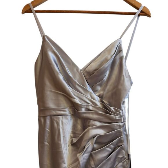 Mac Duggal Ieena NWT Elegant Silver Platinum Satin Maxi Evening Gown Size 2 - Picture 4 of 13